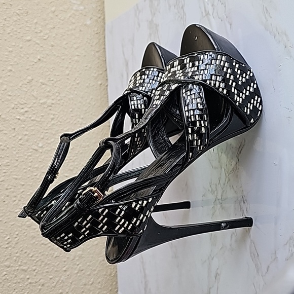 Burberry Open Toe Heels - Picture 1 of 12